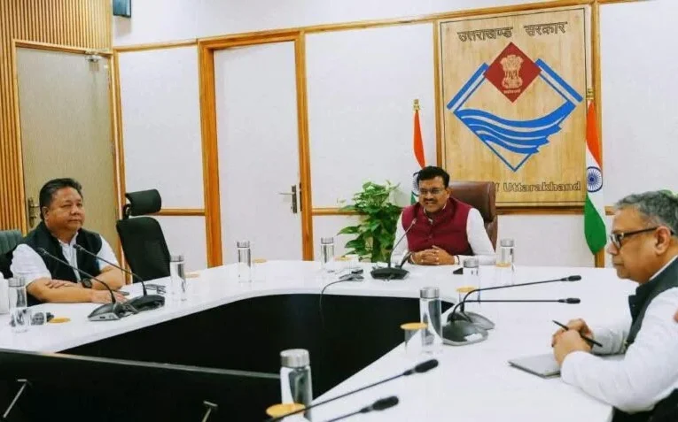 मुख्य सचिव आनन्द बर्द्धन ने लंबित मामलों के त्वरित निस्तारण के दिए निर्देश