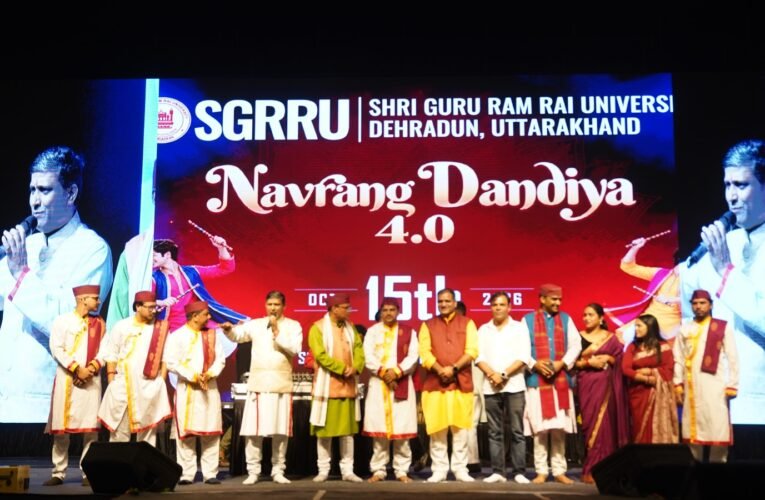 SGRR विश्वविद्यालय में नवरंग डांडिया 4.0 की धूम, प्रीतम भरतवाण की प्रस्तुतियों ने मोहा मन